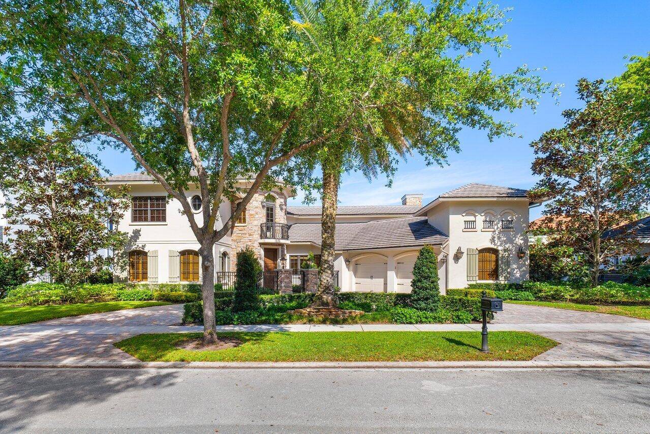 Welcome to this custom lakefront home, perfectly nestled in the highly coveted Hamptons subdivision of Woodfield Country Club.