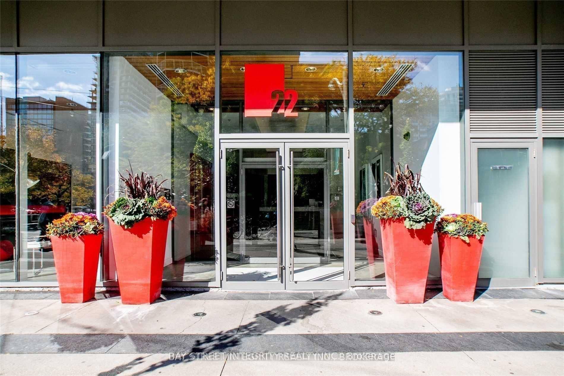 Gorgeous 1 Bedroom Condo At Yonge amp ; Wellesley !