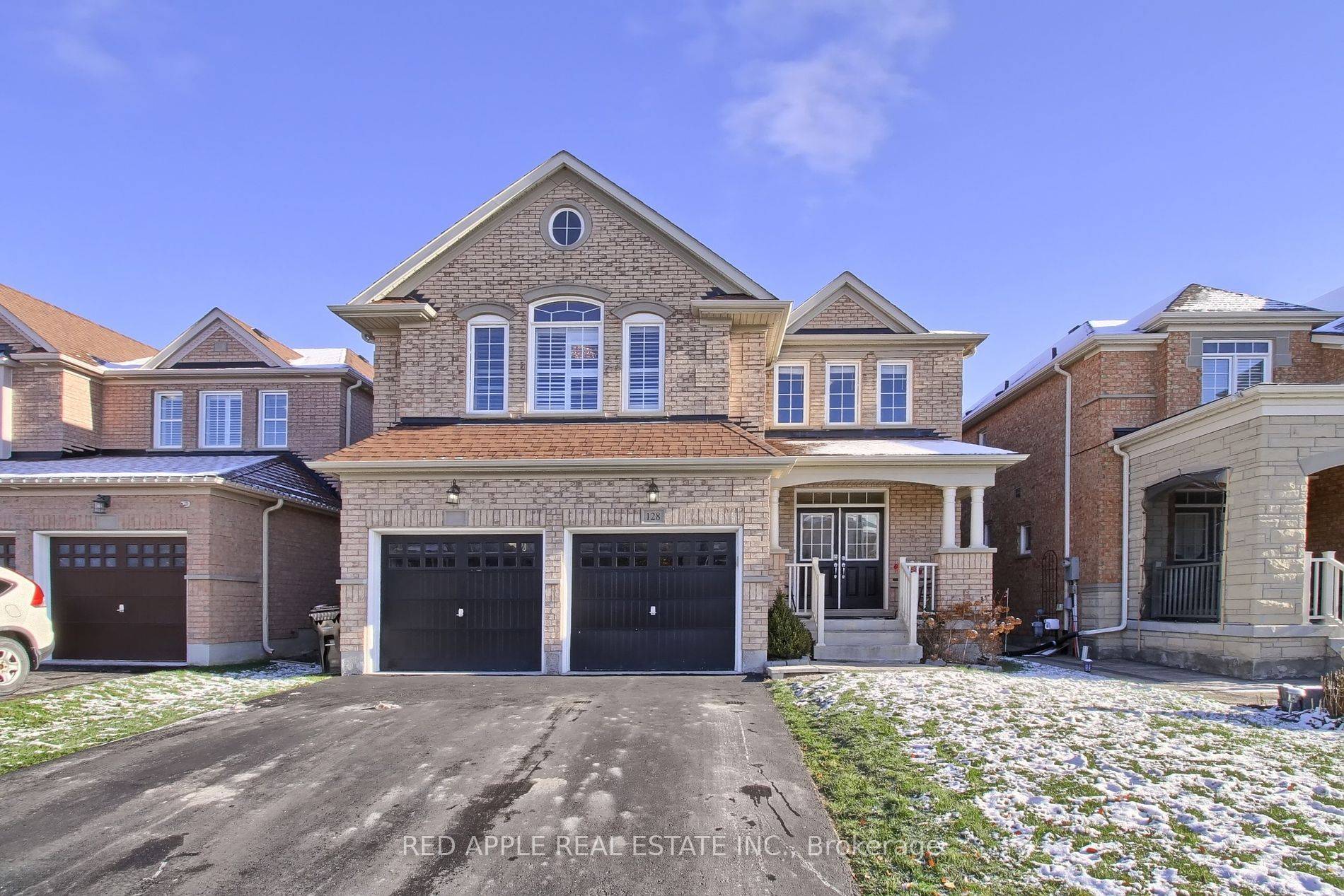 This stylish, upscale 2 storey home has 4 bedrooms, 4 bathrooms, located in a quiet neighborhood in Summerlyn Village.