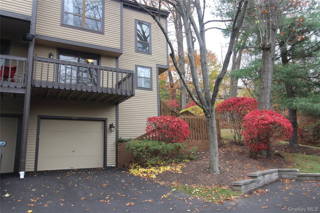 Welcome to Deerfield ! This desirable End Unit Condo offers the perfect blend of comfort and convenience.