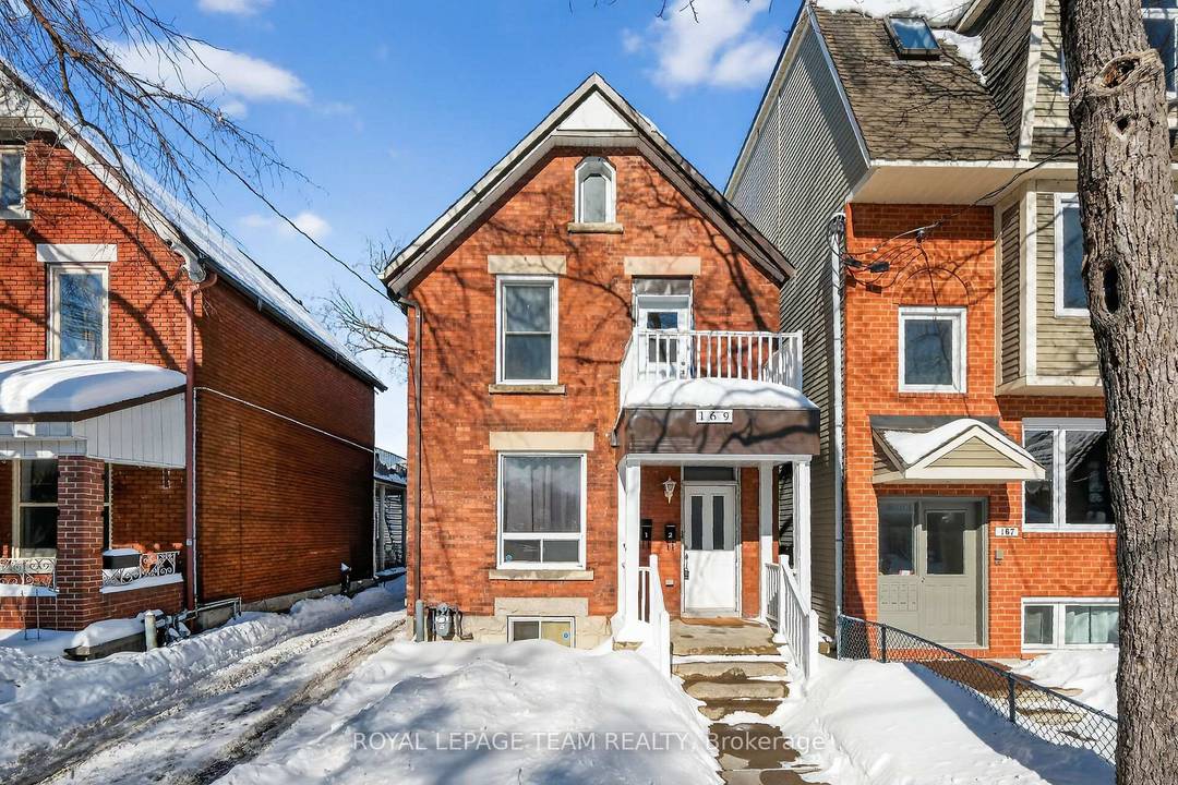 This beautifully renovated and updated 2 bedroom den unit is located in a solid and very well maintained duplex that has been owned by the same family for over 50 ...