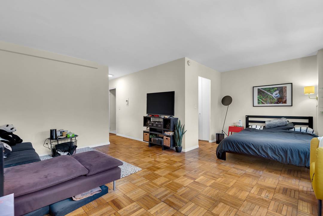 Showing by Open House Only Welcome to 6G at 150 East 37th Street, a bright and efficiently designed alcove studio in the heart of Midtown East, offering exceptional value for ...