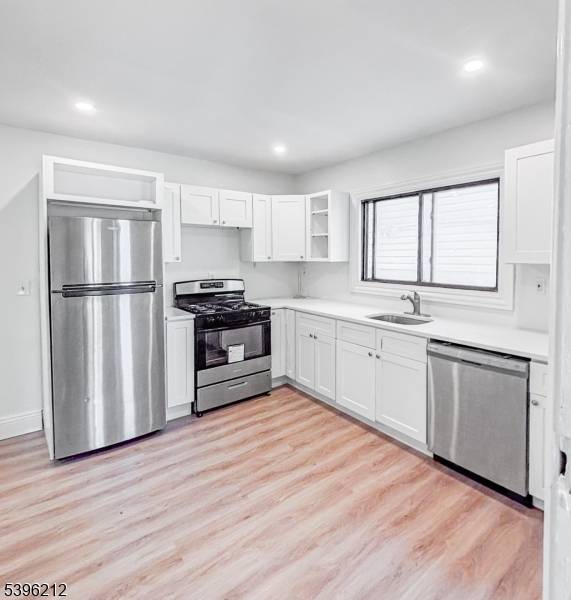 Welcome to this well maintained 2 family home located in the desirable Weequahic section of Newark.