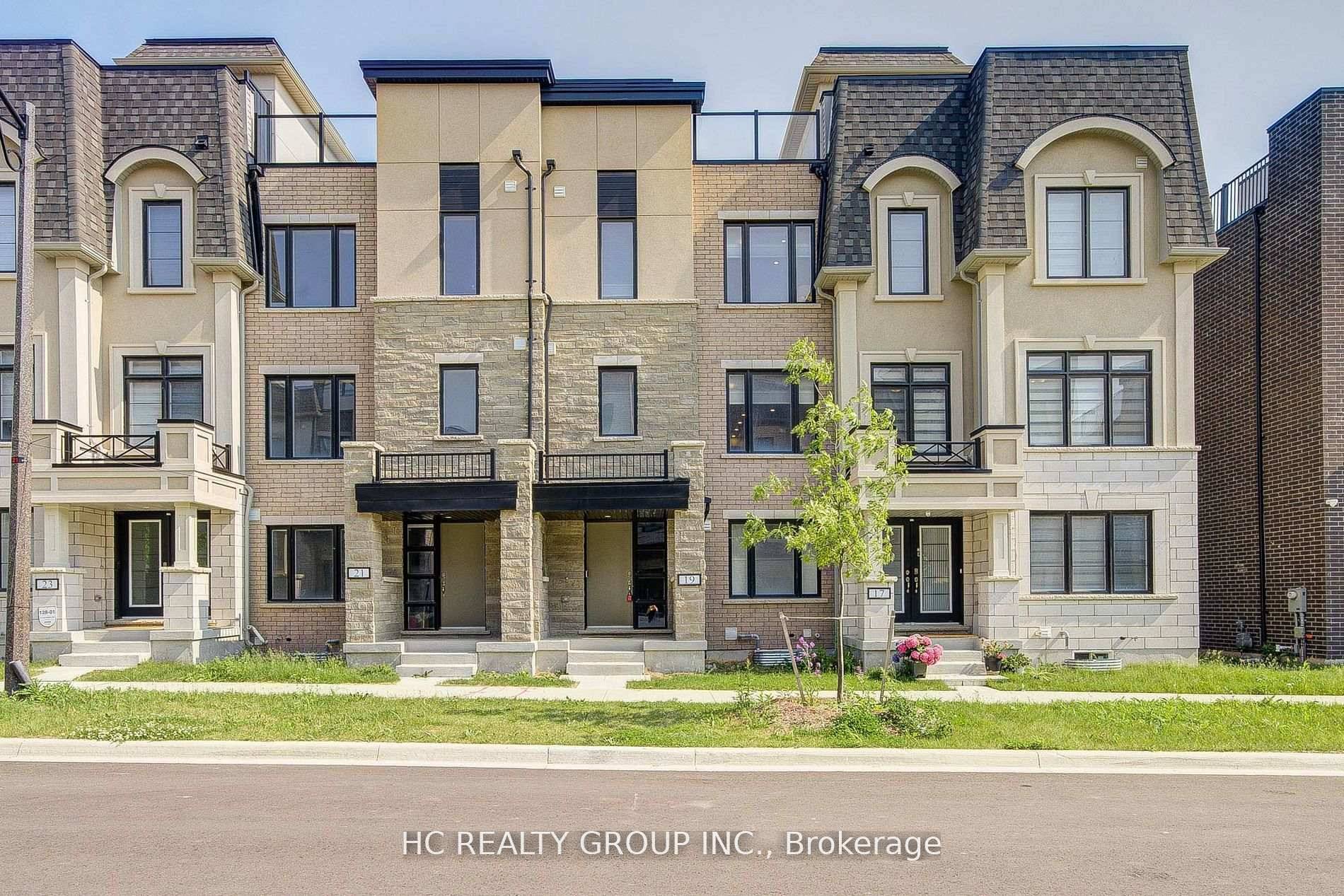 Experience upscale suburban living in this beautiful 100 freehold no Potl fee 1.