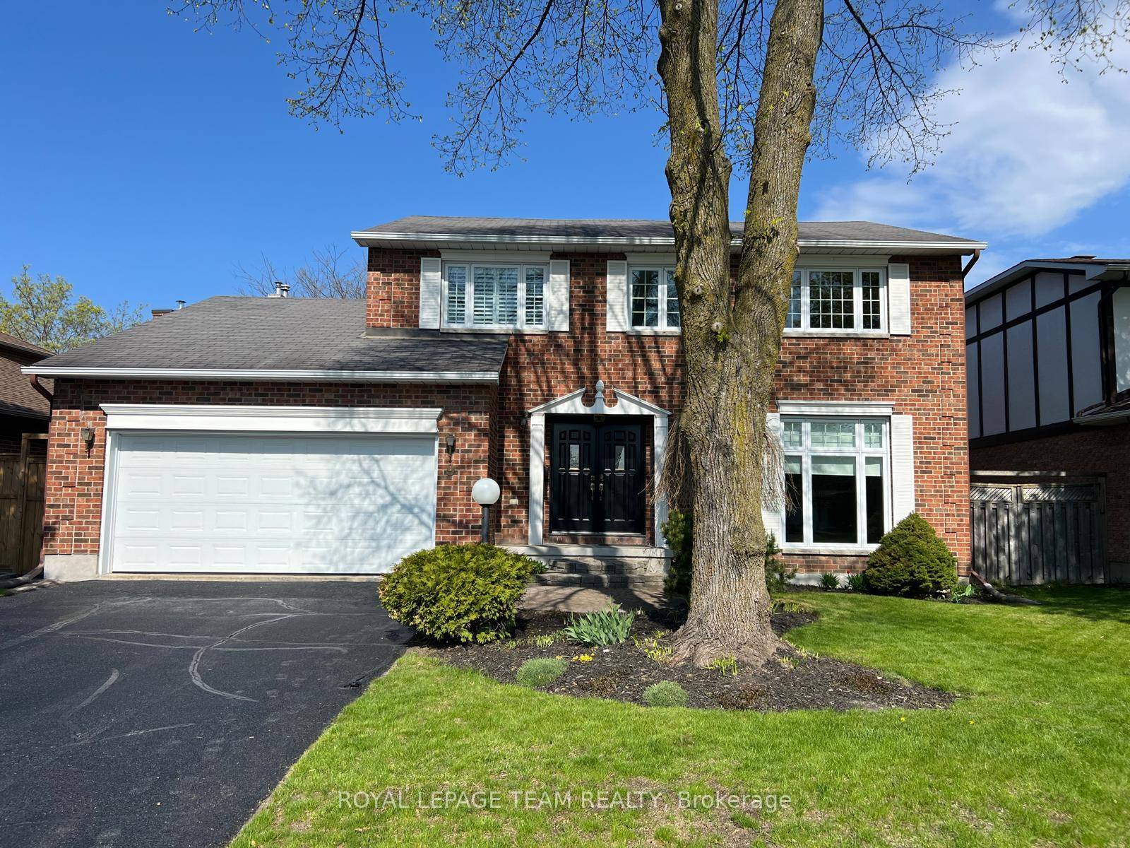 Welcome to 9 Red Oaks Trail a full brick home nestled on a quiet, family friendly street in a mature neighbourhood, where pride of ownership and a strong sense of ...
