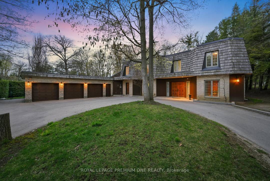 Welcome to 72 Golf Ave in the prestigious Pinewood Estates !