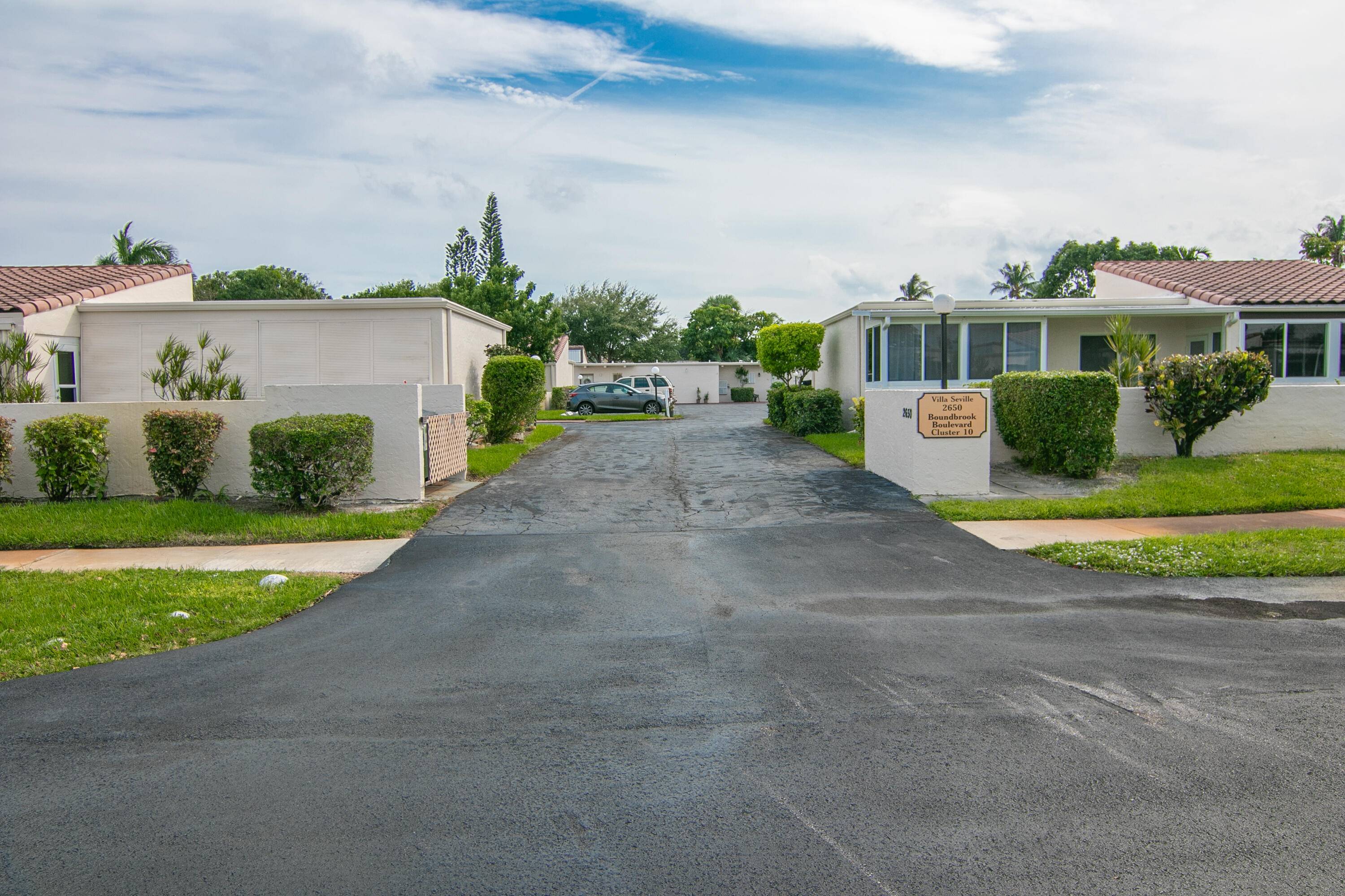 This 2 bedroom, 2 bathroom apartment is one level, which makes it easy access.