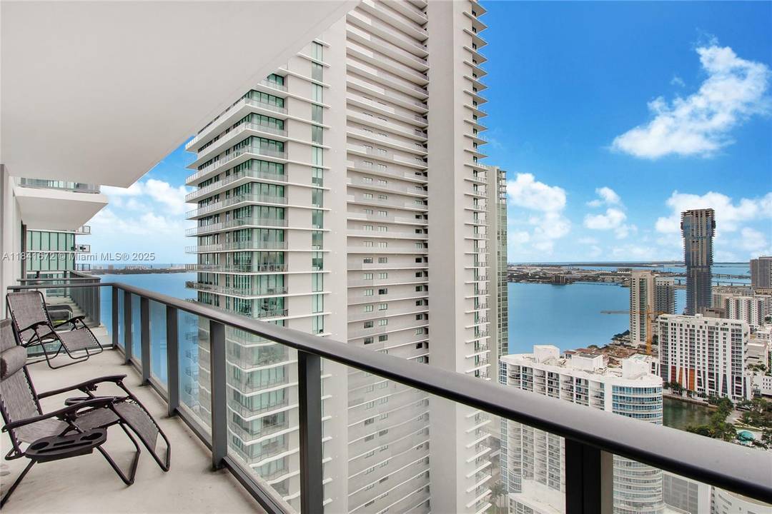 Reintroducing to market Bright and modern 1 bedroom, 1.