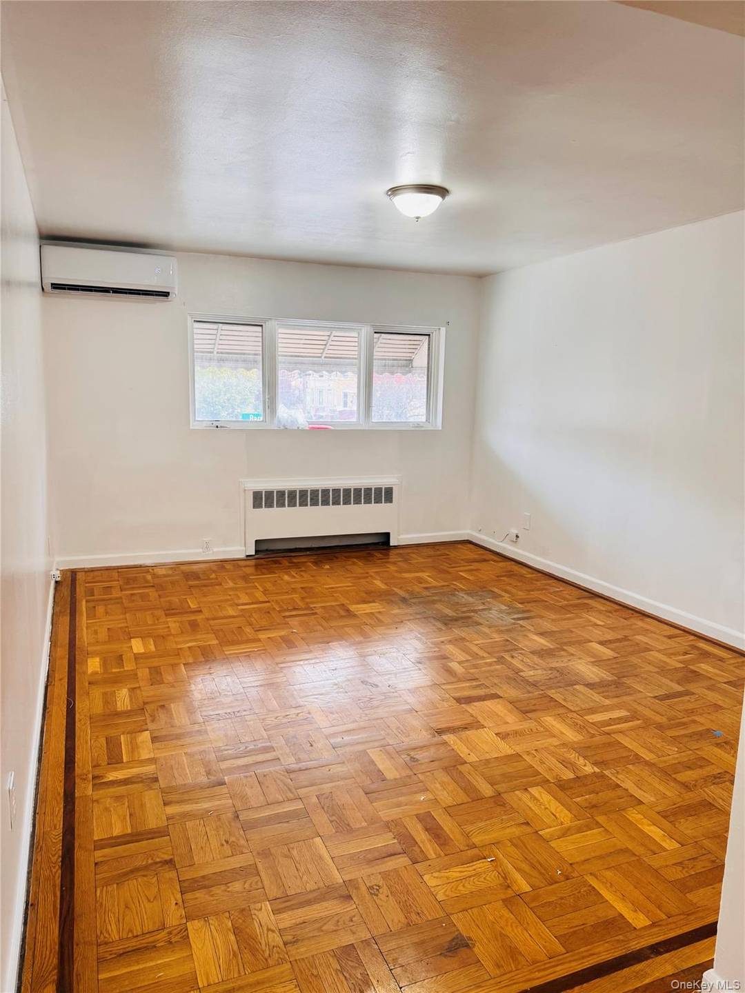 3 bedrooms with spacious living room is getting ready for their new tenant.