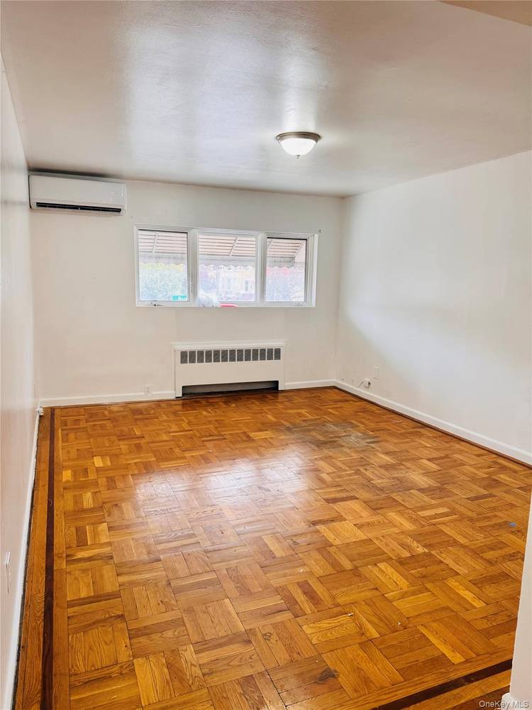 3 bedrooms with spacious living room is getting ready for their new tenant.