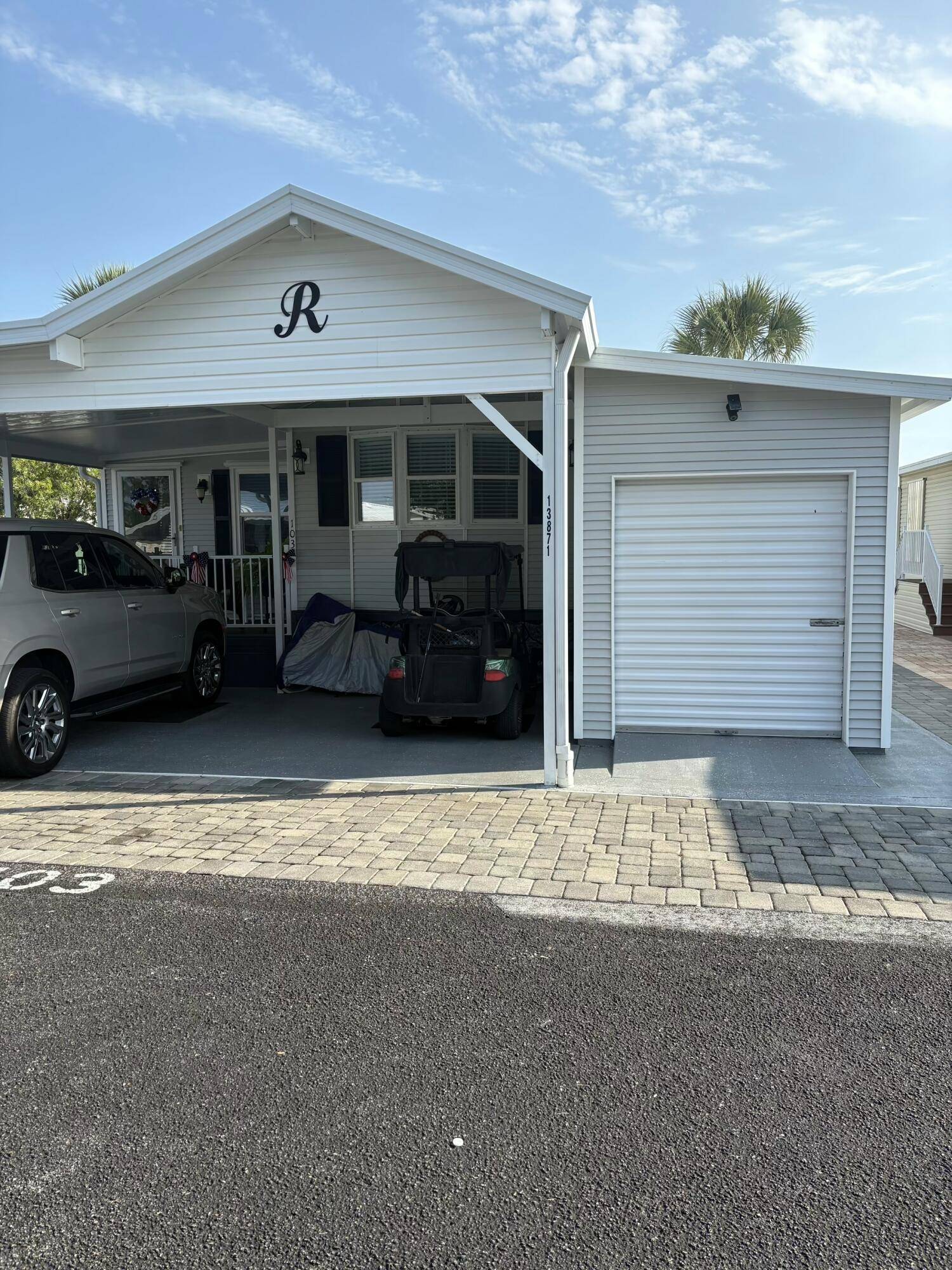 Beautiful 1 bedroom 1 bathroom park model in Blue cypress golf and rv park.