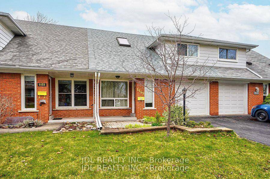 3 Bedroom Townhouse Located In A Dead End Child Safe Cul De Sac In Prime South Burlington Location !