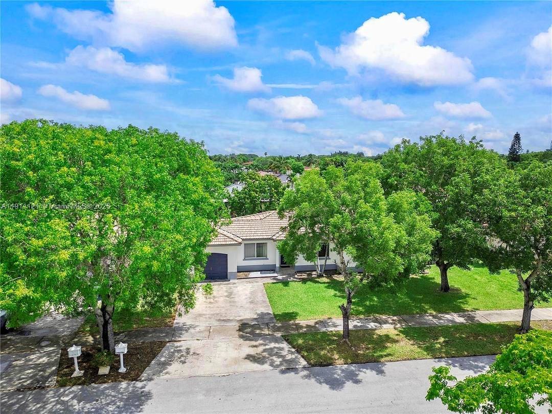 This beautiful Mediterranean style home in Miami features 4 bedrooms, 2 full bathrooms, and a fully remodeled modern kitchen and bathroom.