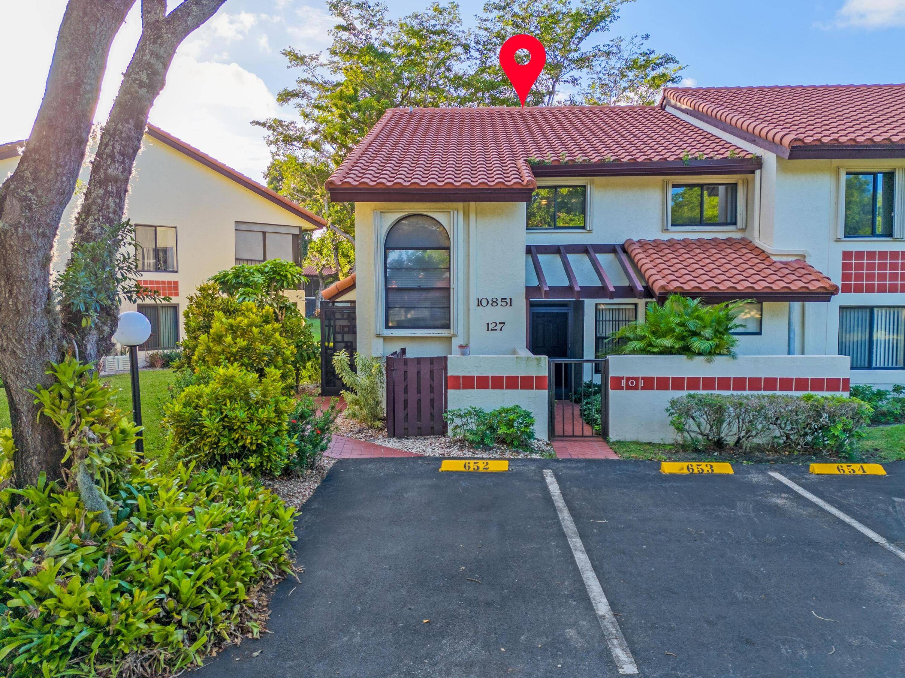 Spacious and bright 2nd floor condo featuring 2 bedrooms, 2 bathrooms, plus a versatile den office that could serve as a third bedroom.