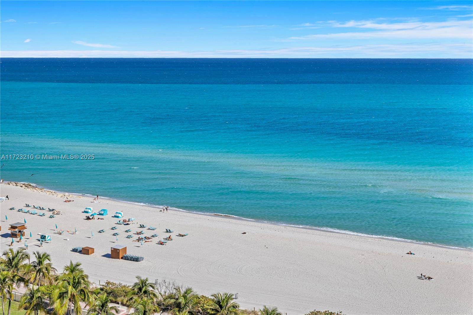 Beautifully updated Condo on Beach !