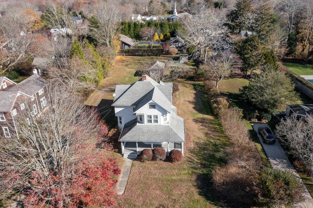 POTENTIAL!   Bridgehampton