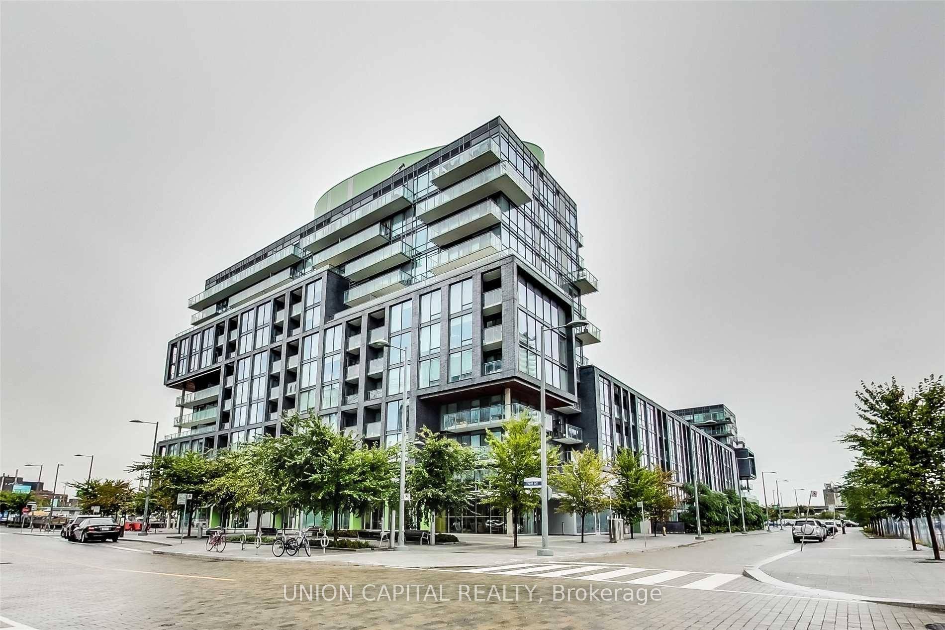 Spacious amp ; Bright 1 Bedroom Den At Canary District Condos !
