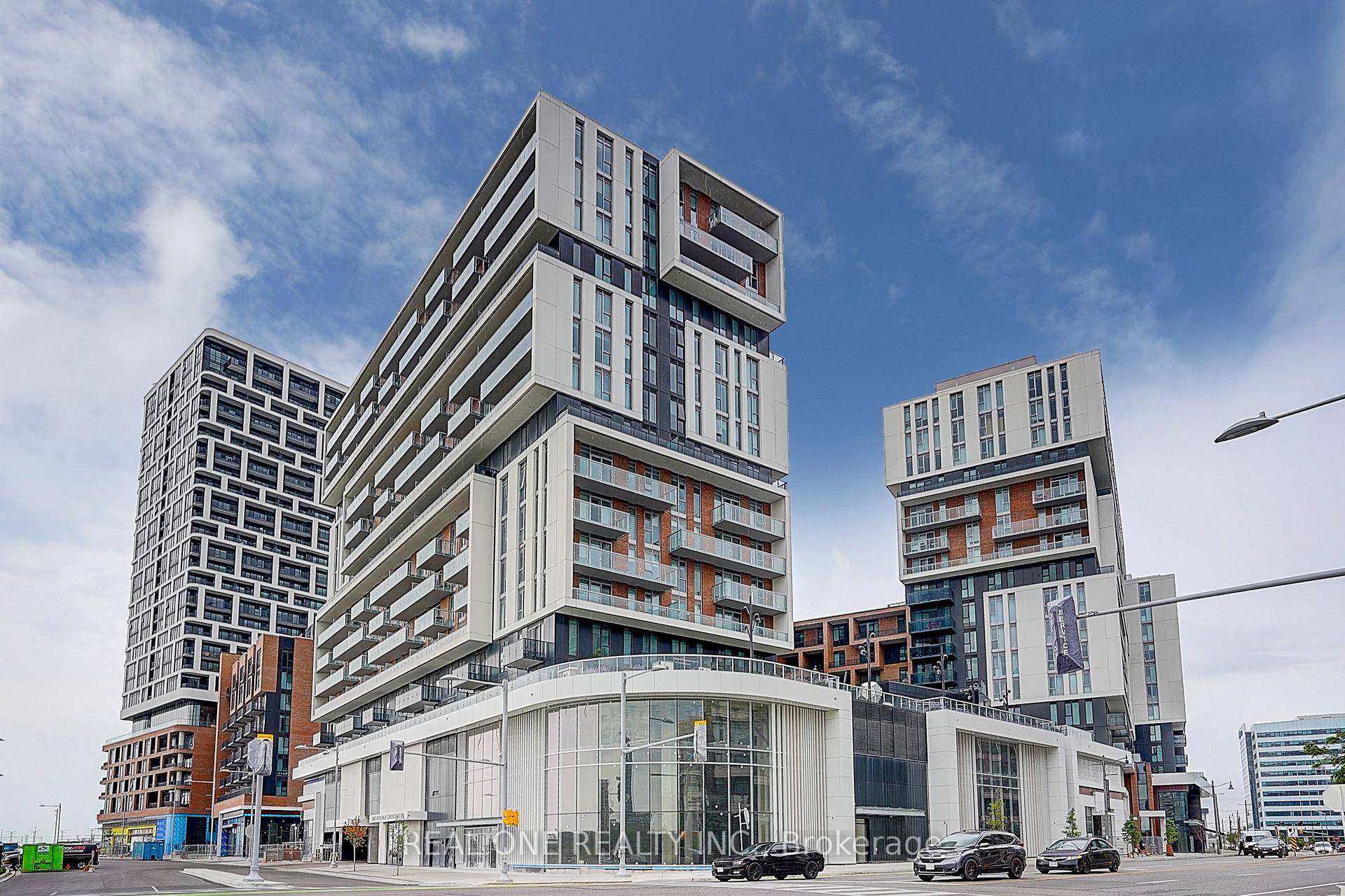 Gallery Square Condo, Spacious amp ; Amazing natural light, 2 1 Bedroom Corner Unit With Clear West Views In The Heart Of Downtown Markham !