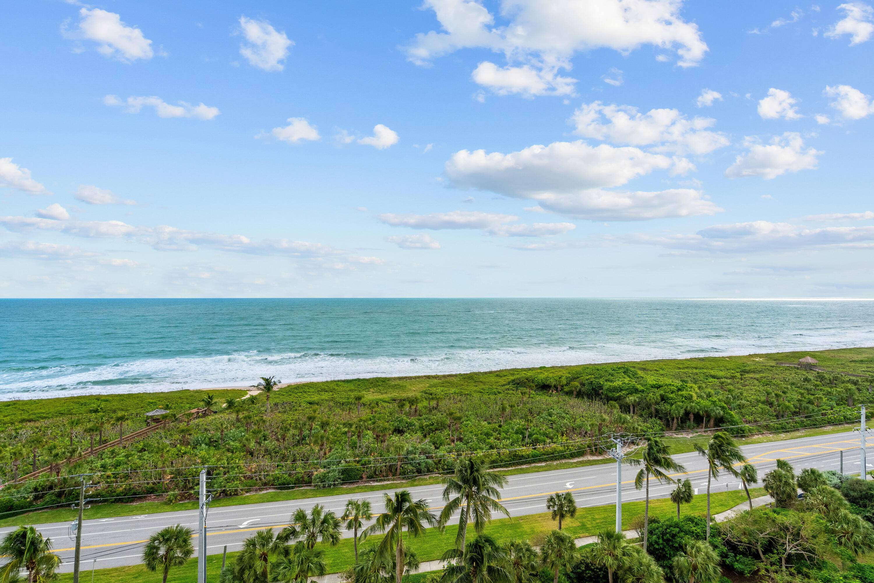 Beautiful 2 bed, 2 bath unit with stunning ocean views !