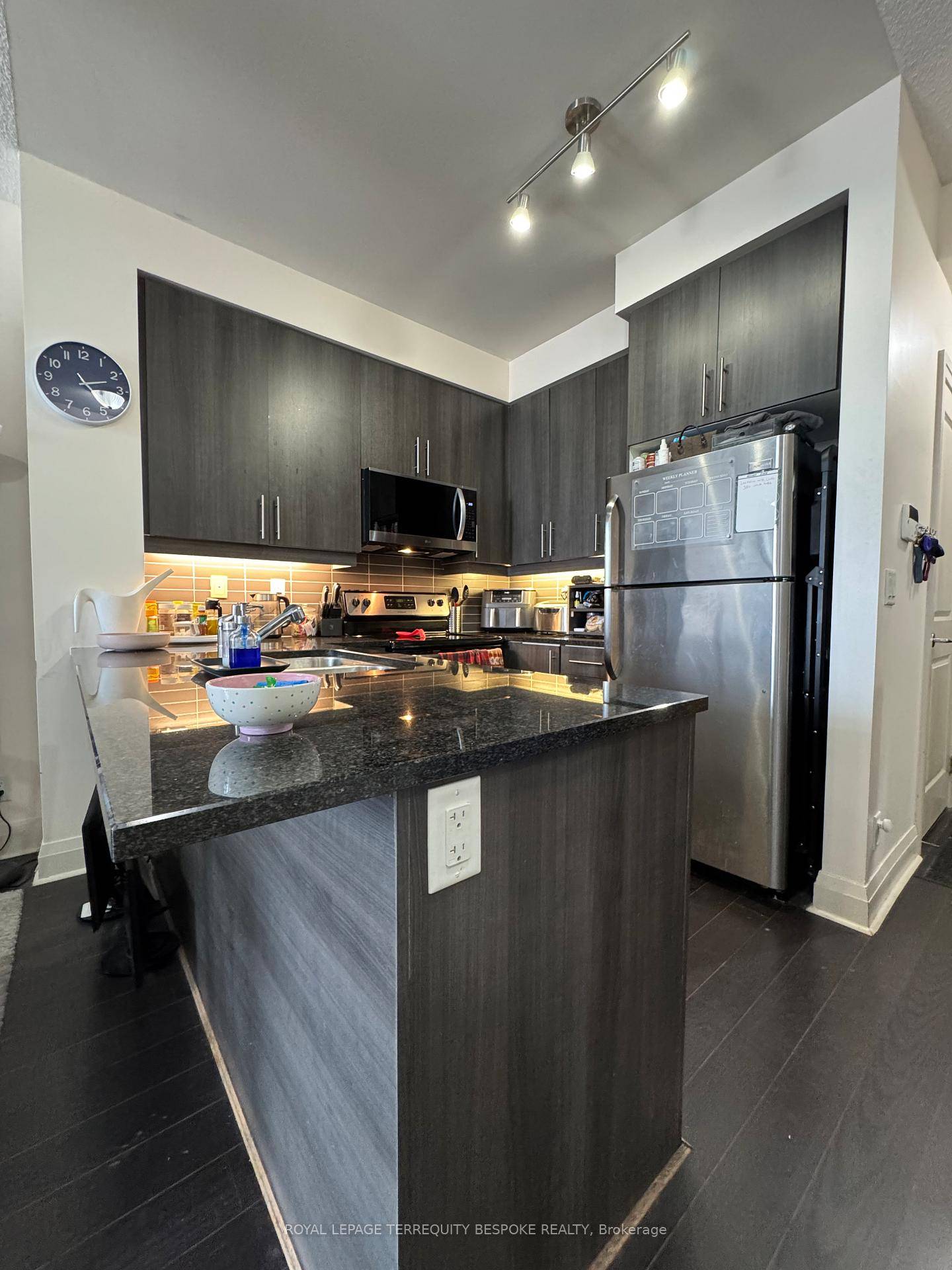 Welcome to 1185 The Queensway, a modern and convenient condo in the heart of Etobicoke.