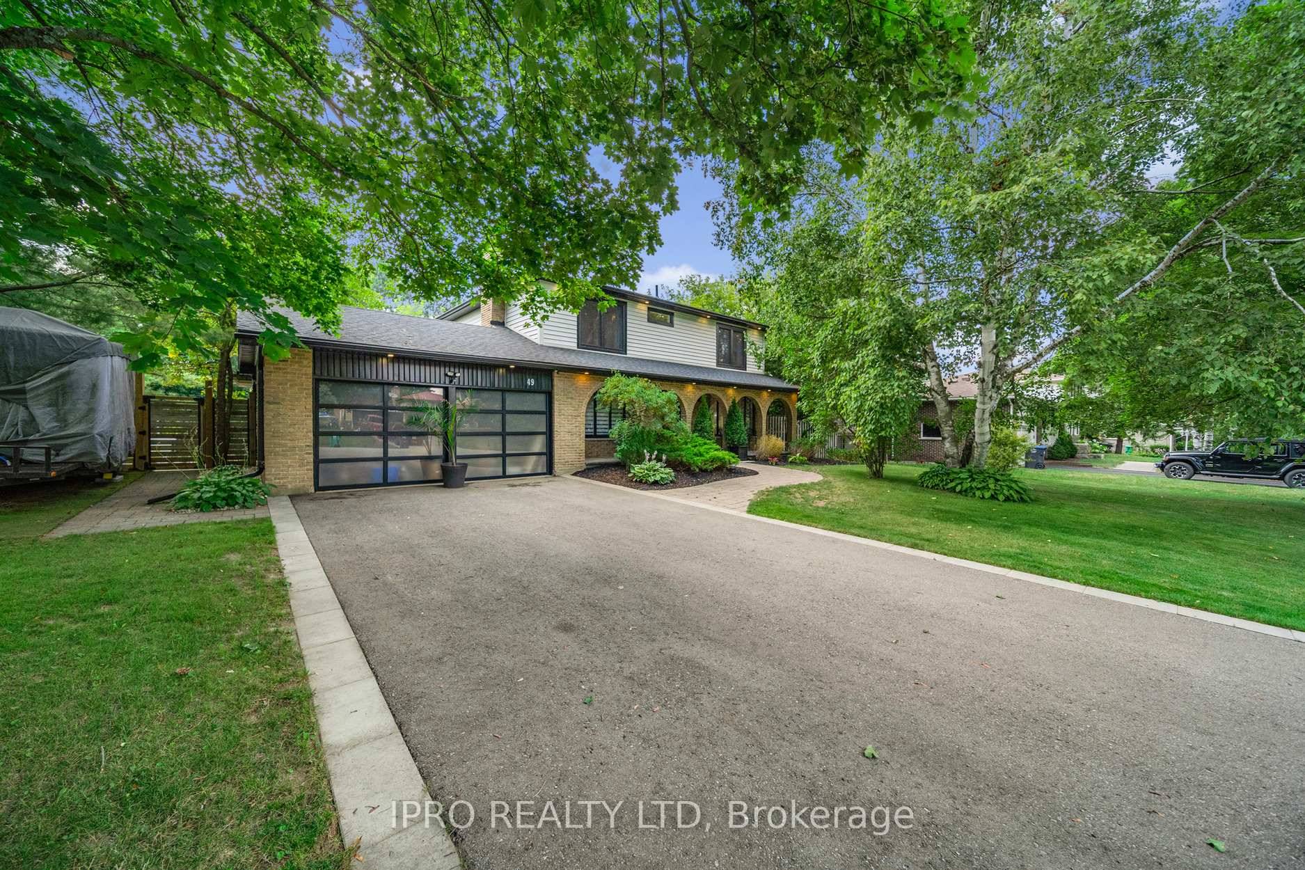 Welcome to this exceptional Home in one of the most desirable Palgrave area, set on impressive 1 3 acre of lot with stunning curb appeal, this home seamlessley blends modern ...