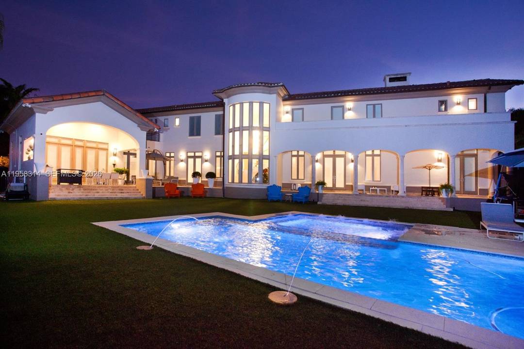 Crown jewel of Paloma Dr.