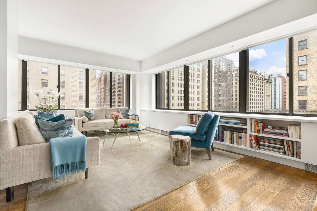 Situated in the heart of Manhattan's coveted Gold Coast, Residence 5BC at 900 Park Avenue is a grand, sun drenched three bedroom, three bathroom home boasting stunning views over Park ...