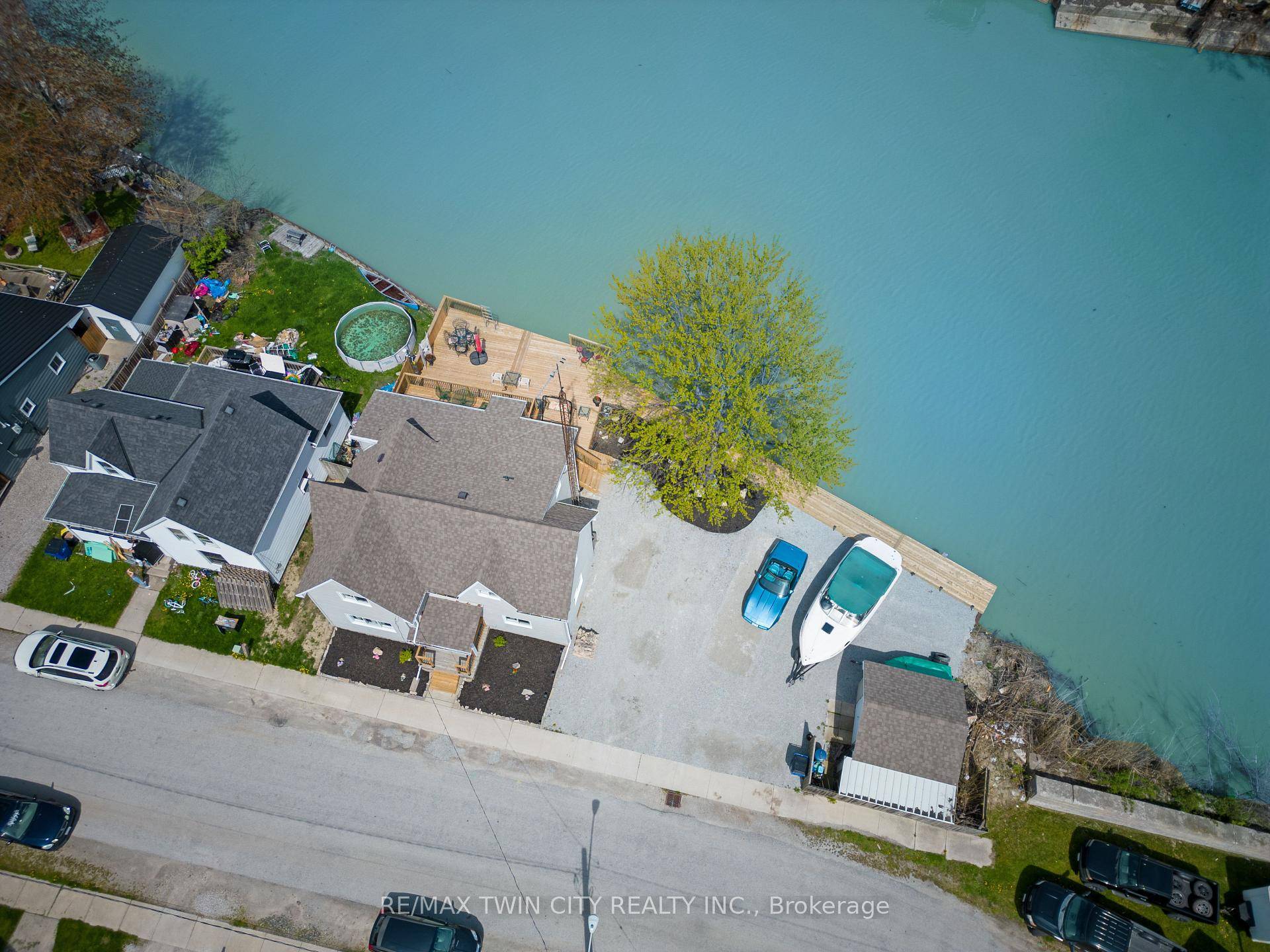 Welcome to 310 Emily Street, zoned Urban Commercial, close to all amenities.