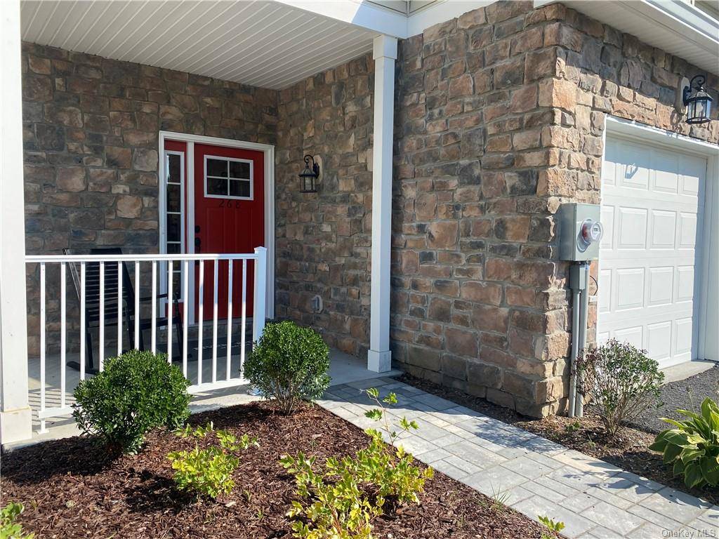 COME SEE THIS POPULAR ELM MODEL WITH PRIMARY BEDROOM BATH ON THE FIRST FLOOR AND CONVENIENT 1ST FLOOR LAUNDRY.