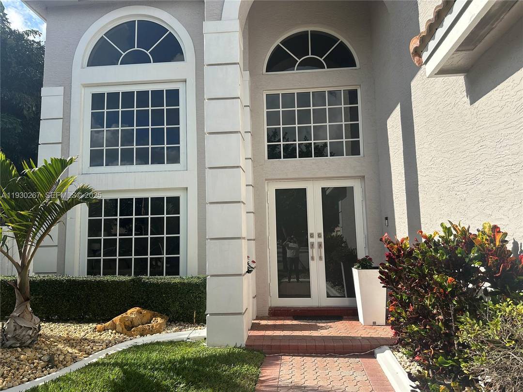 Discover this exceptional Luxury living Home located in one of the Privileged areas in Miramar Silver Lake gated communities on a 10, 526 Sq ft Lot on a cul de ...