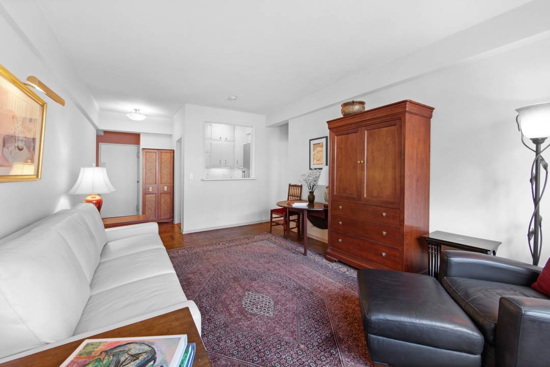 Introducing this top floor A line one bedroom in the heart of Carnegie Hill, just moments from Central Park.