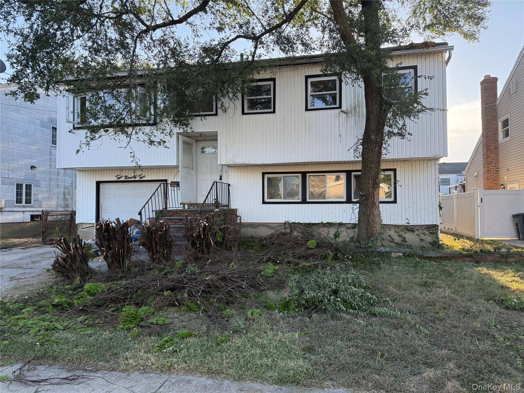 REO SOUTH FREEPORT HI RANCH BOASTS 5 BEDROOMS, 2.