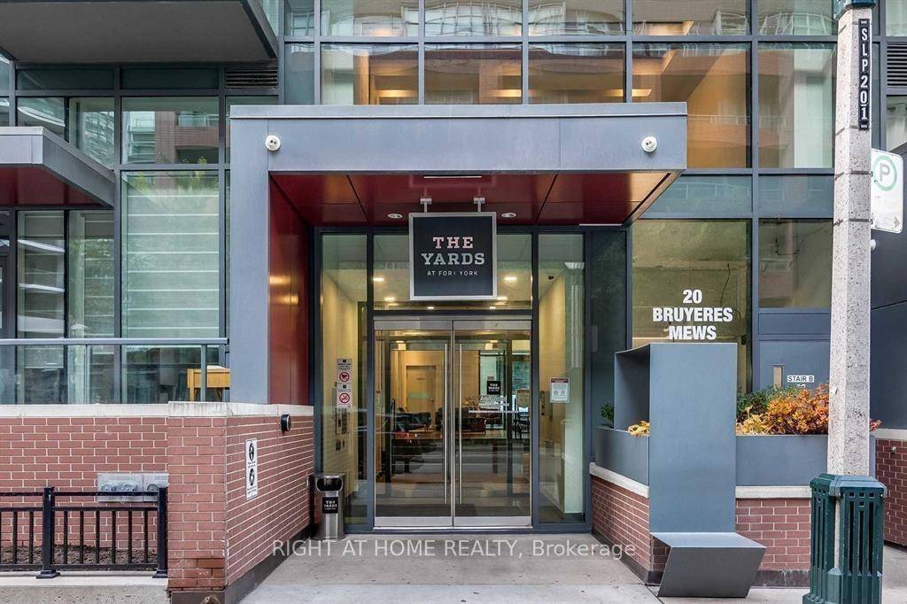 Furnished, Move in ready One Bed amp ; 1 Bath condo in the Incredible Downtown Living At The Yards.