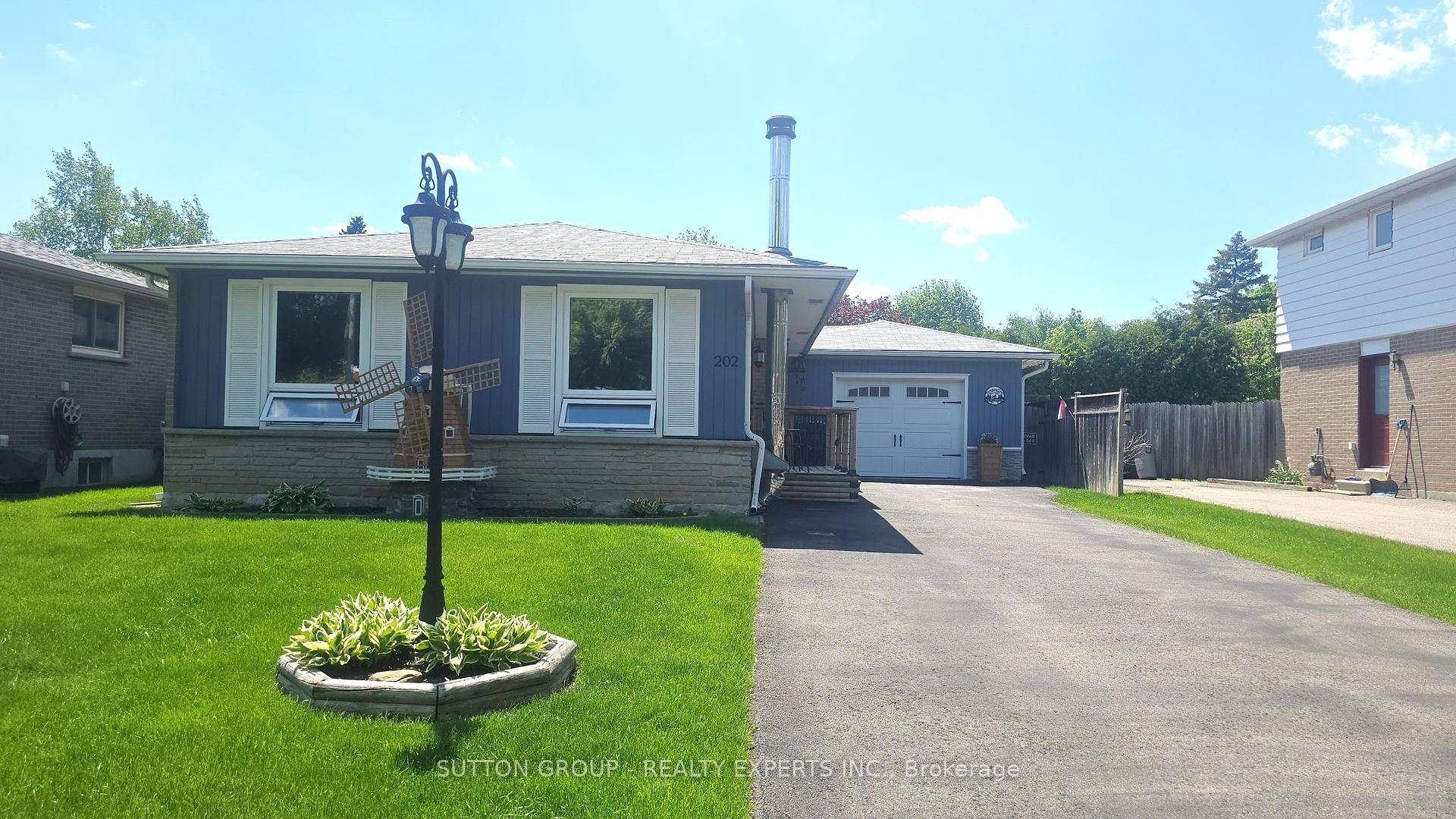 Welcome to this beautiful, well maintained 3 1 Bedroom Detached Bungalow with 2 full washrooms in the high demand area, Boasting a combined living amp ; dining and family size ...