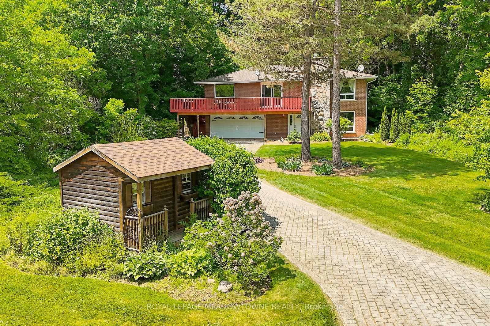 A tree lovers haven just minutes from downtown's prime Park Area.