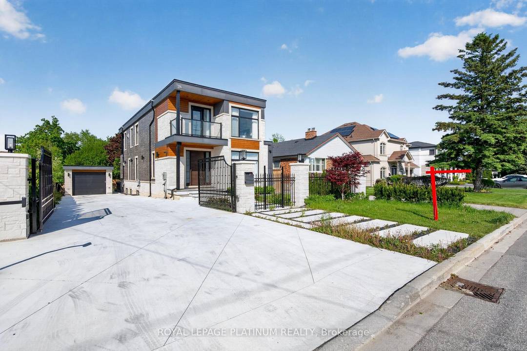 Welcome To This Stunning Custom Built Home In The Prestigious Community Of Mississauga !