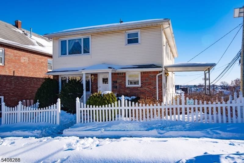 Spacious and versatile living Step inside to find 2 generous living levels each approximately 1, 000 sf of comfortable living space 1st unit offers lg living room, eat in kitchen, ...