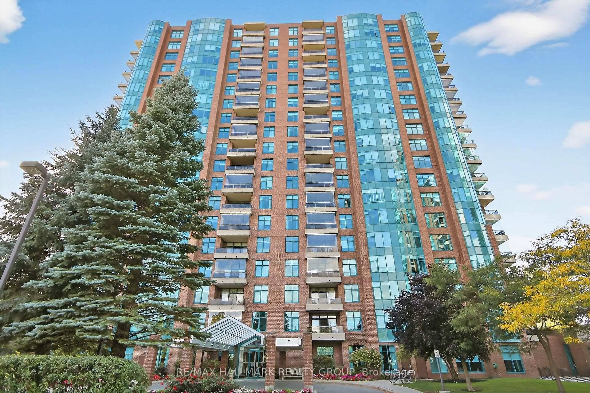 Welcome to an extraordinary resort style setting along the picturesque Rideau River in one of Ottawa's most prestigious gated communities.