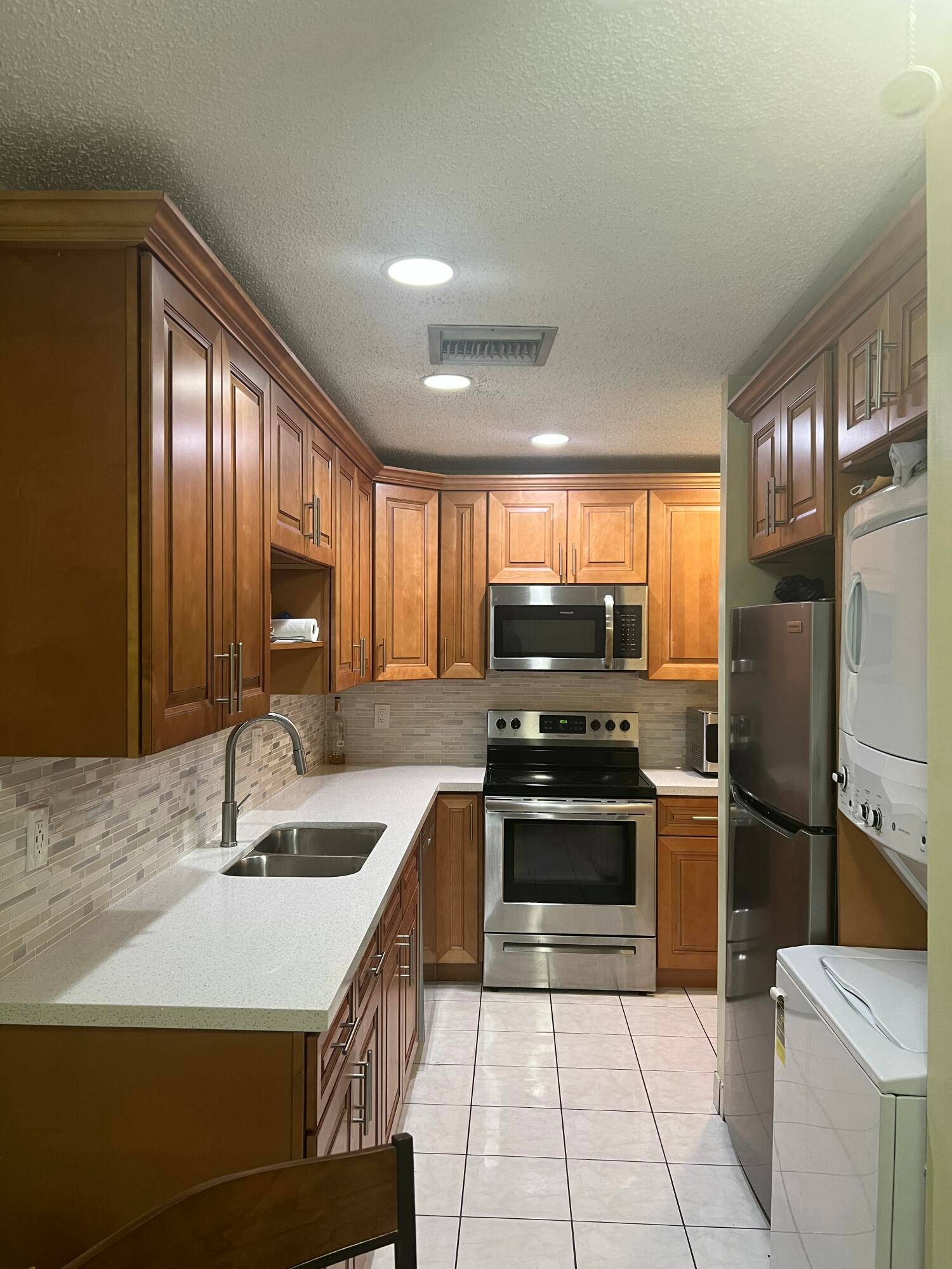 CORNER UNIT, NICE CERAMIC TILE FLOORES, BRITGHT KITCHEN WITH ENCLOSED WASHER DRYER CLOSET.