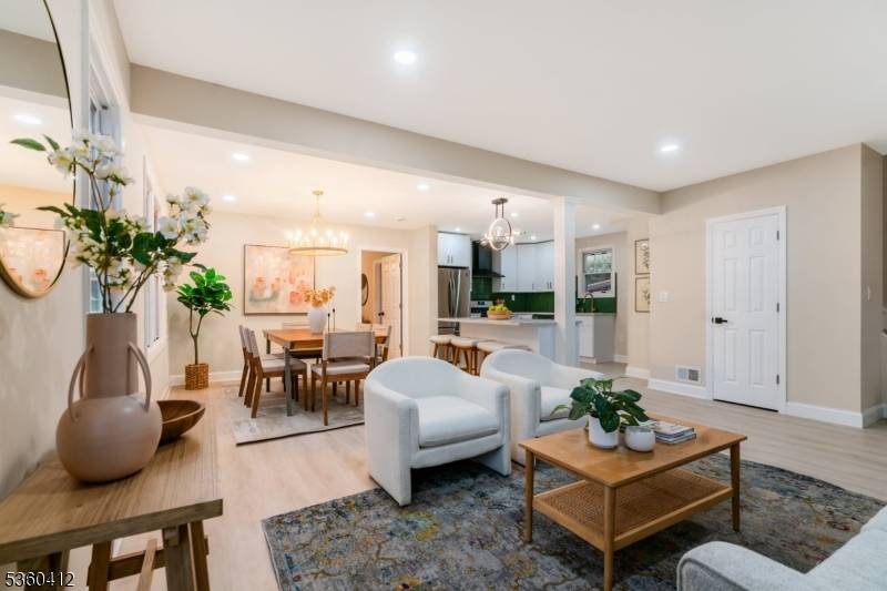 Welcome to Emerald. Newly designed with the highest caliber of contemporary design and construction, with architectural details and designer touches evident throughout.