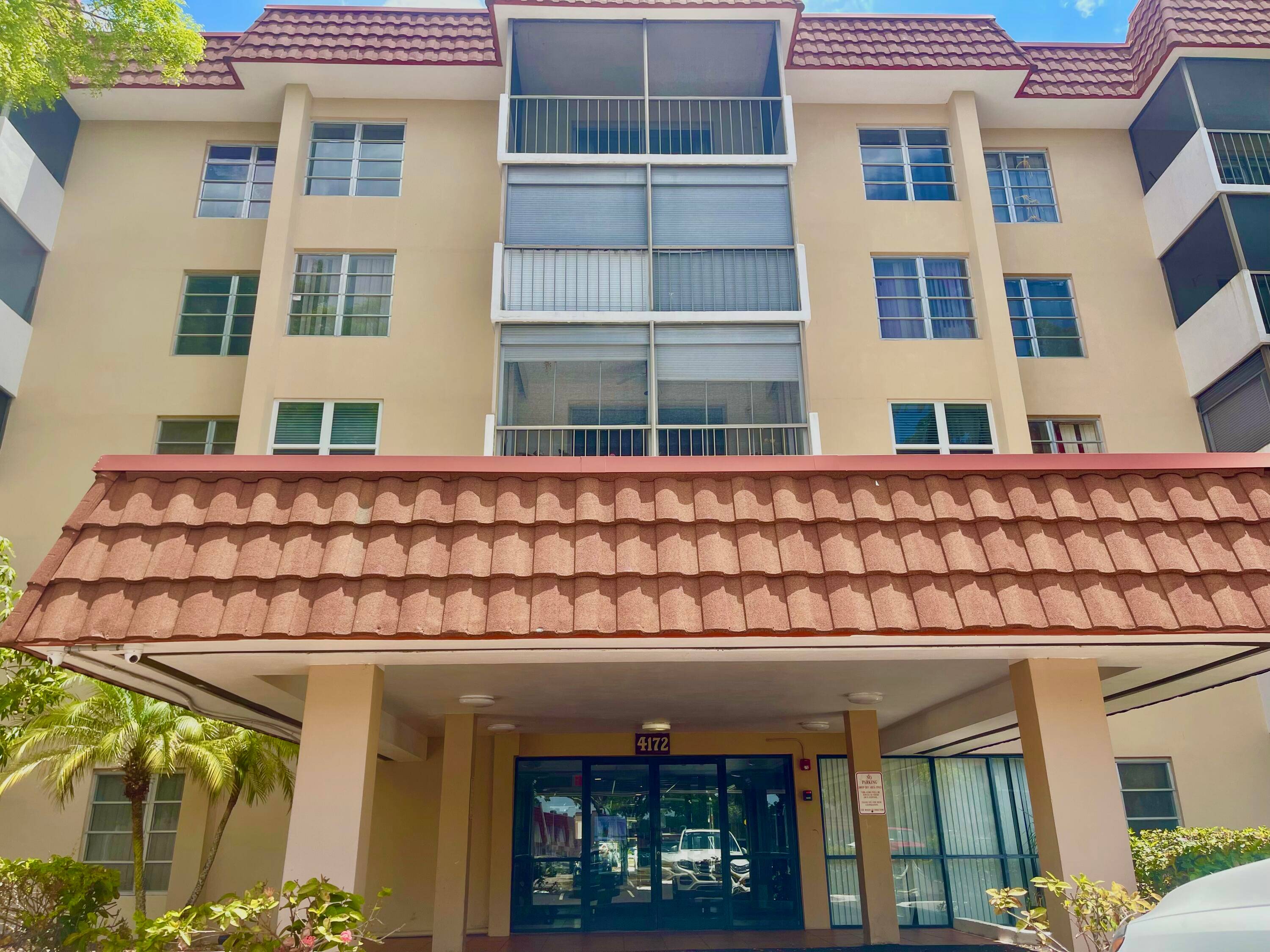 Come see this comfortable and well kept 2 bedroom, 2 bath condo in the welcoming Manors of Inverrary community open to all ages.