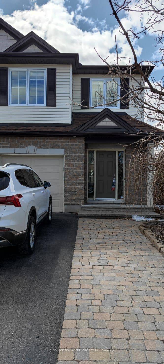Very spacious 3 bedroom 4 bathrooms.