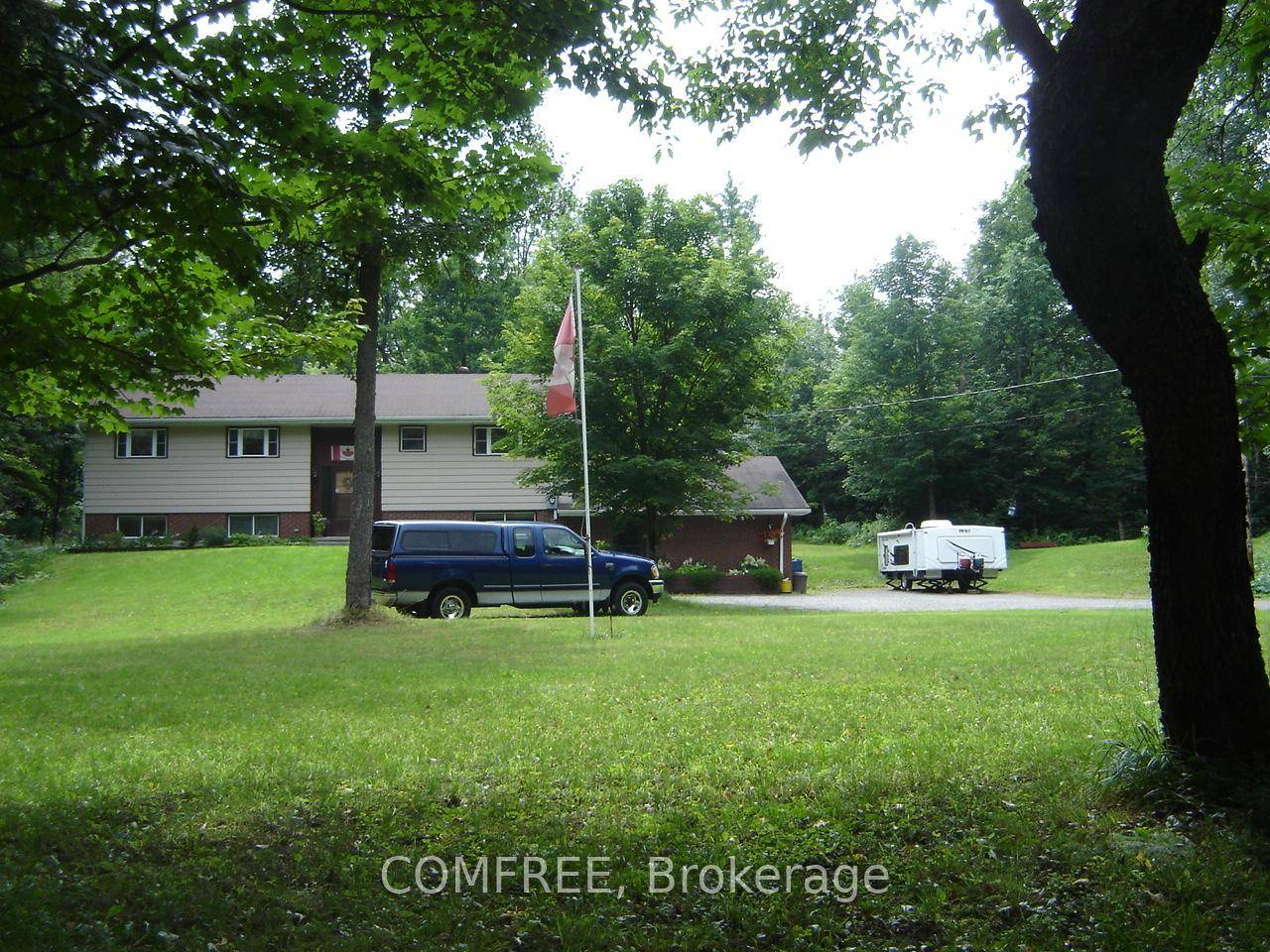 TRANQUIL MUSKOKA RETREAT MINUTES FROM BRACEBRIDGE !