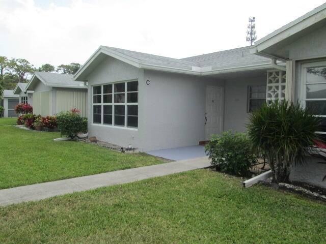 Beautifully updated 55 villa, in a quiet area of High Point.