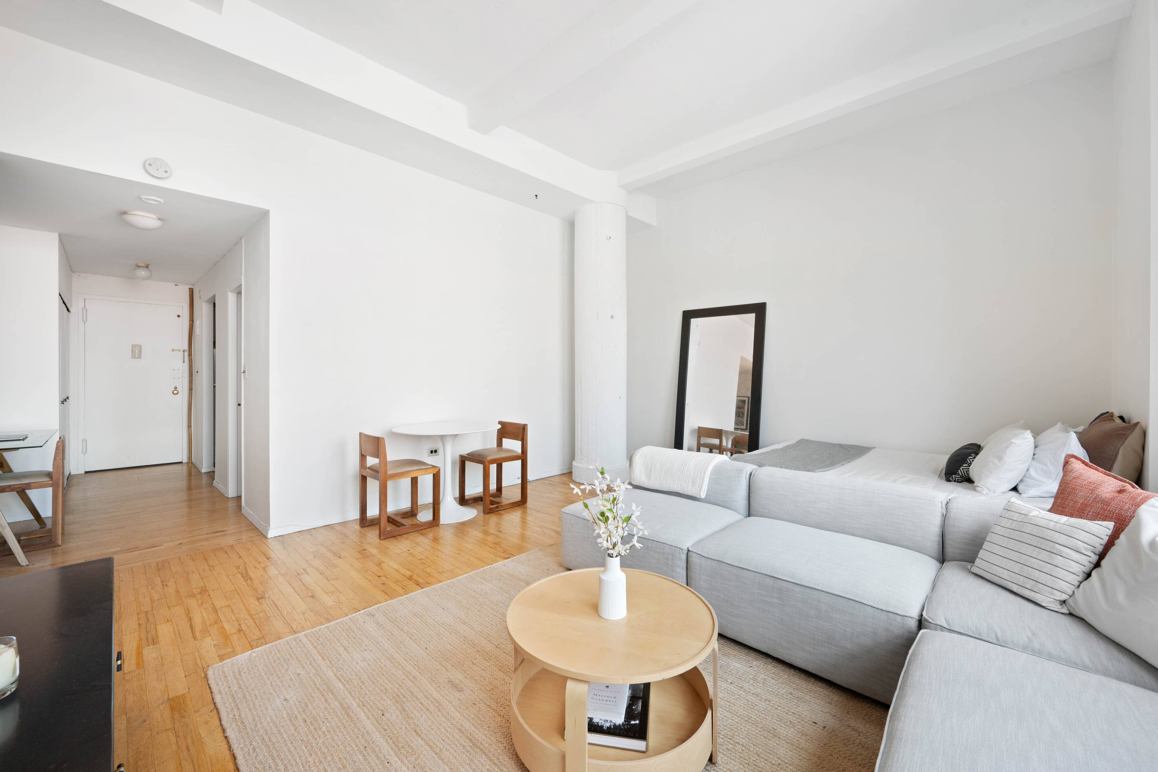 LOFT STUDIO WITH SOARING CEILINGS AND STUNNING SUNLIGHT Enjoy all day sunshine and blue skies in this a bright and airy loft on a high floor in the heart of ...