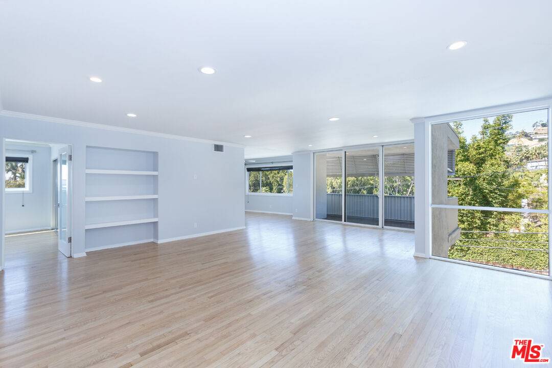 1539 N Laurel Ave 2BR Hollywood Hills East La