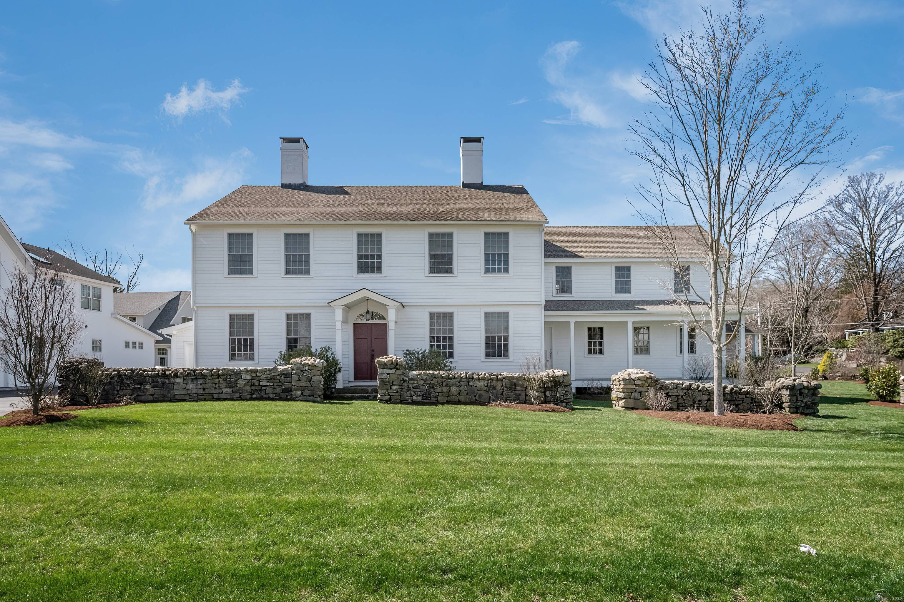 THE GENERAL'S RESIDENCES at Fence Creek, the perfect rare combination of location, luxury comfort in the heart of charming small town Madison w it's nationally recognized independent R J Julia ...