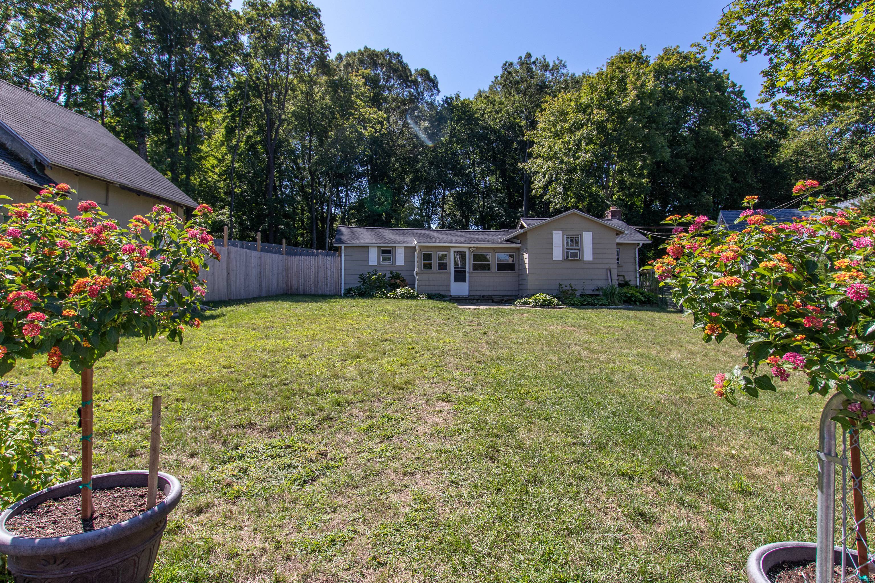 Opportunity knocks in Darien, CT !