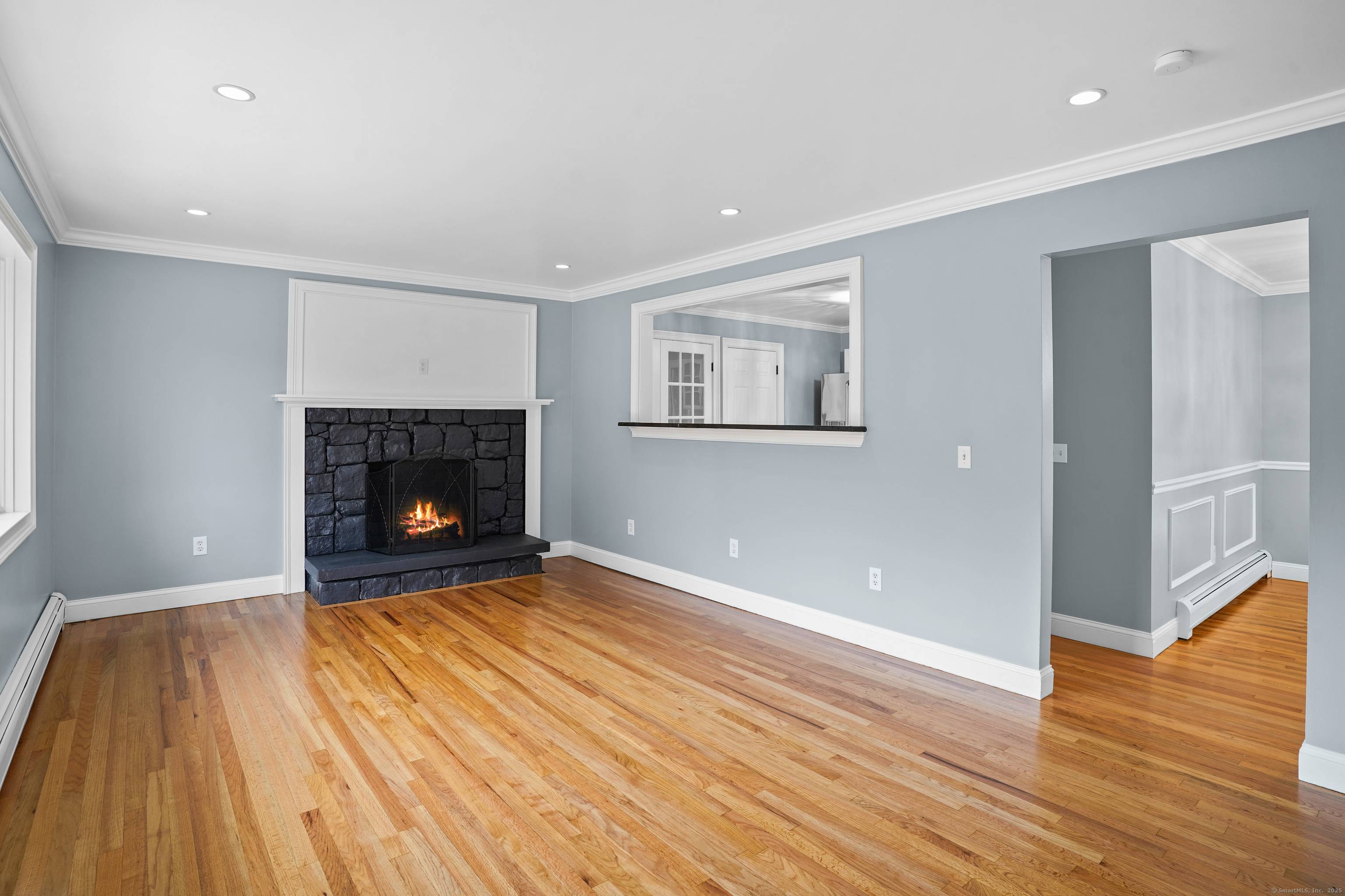 Welcome to 6 Patricia Lane ; a turnkey ranch in the heart of Hawleyville.