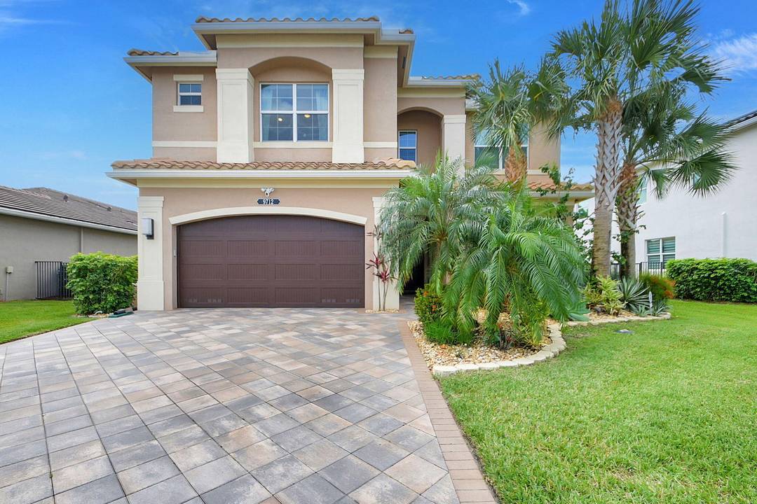 Dakota is one of the most sought after manned gated communities in West Delray and Sienna Grande is one of the biggest floor plans with a saltwater pool and lake ...